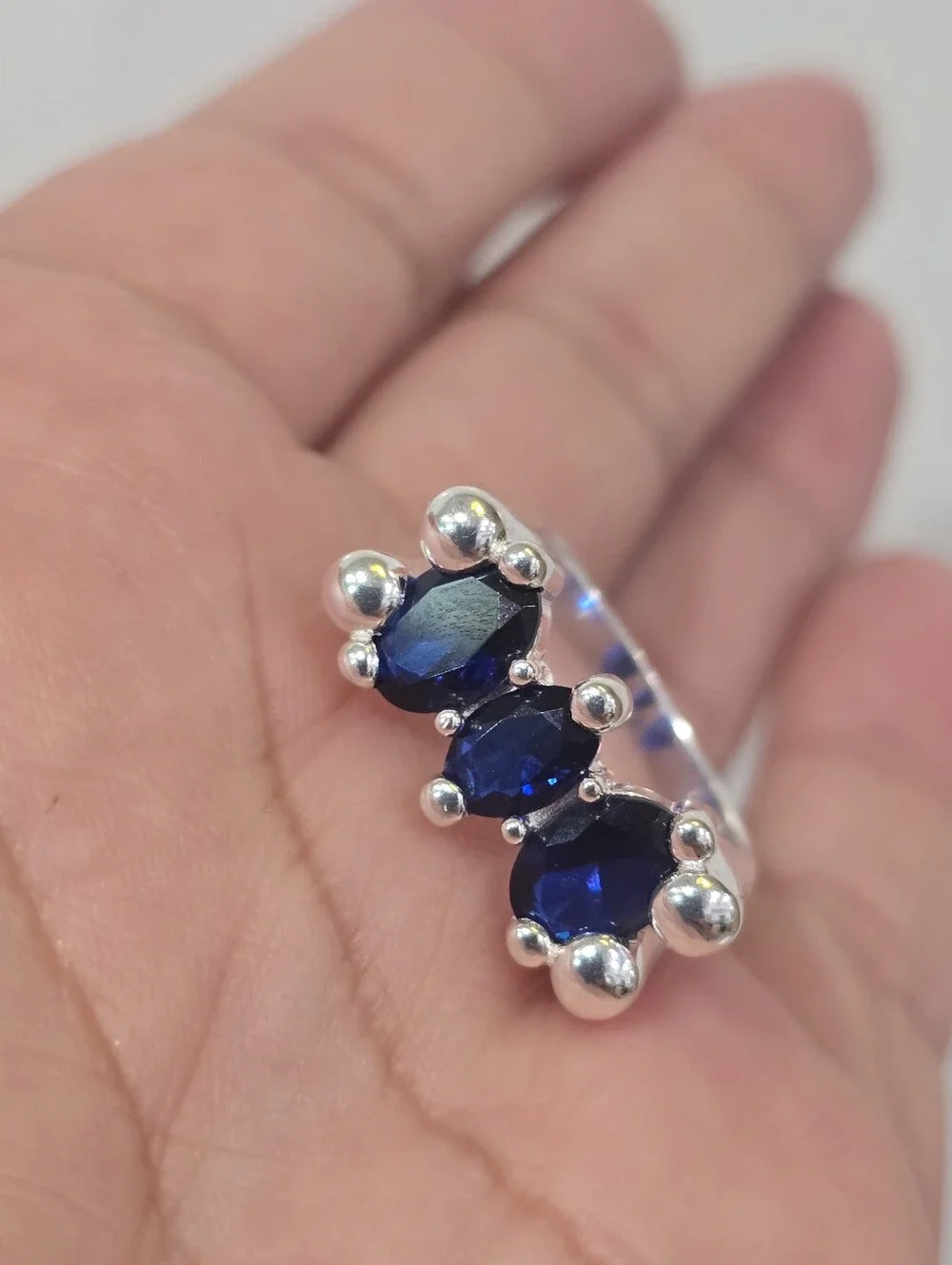 Tous Medium silver bear motif Ring with lab-grown blue sapphire Color Bear LGG